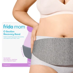 Fascia protettiva post cesareo Frida Mom indossata con impacchi gel caldo freddo